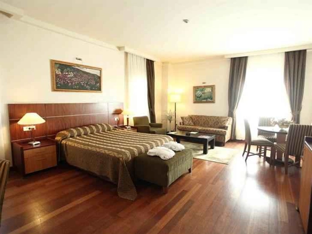 Corner Suite