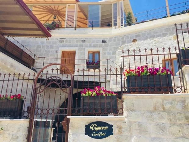 Vigneron Cave Hotel