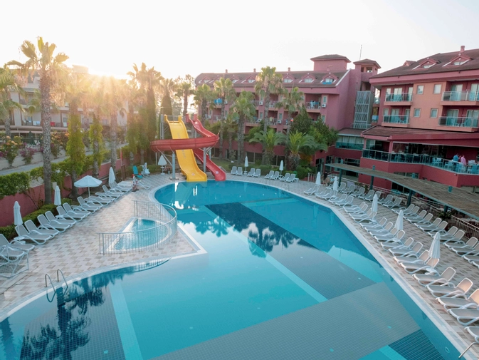 Club Side Coast Hotel