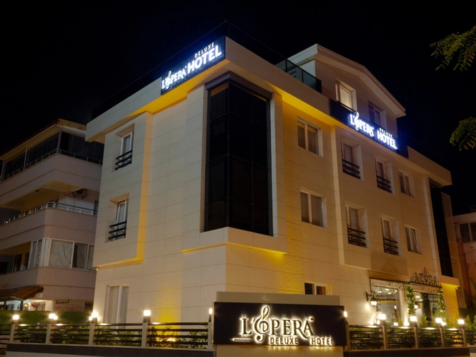 Lopera Deluxe Hotel